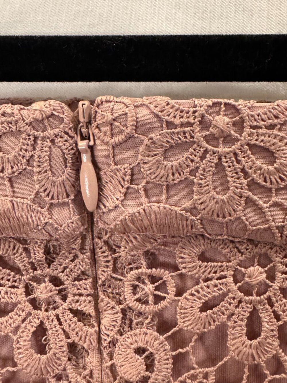 Uniqlo Pink Dusty Rose Floral Lace Scalloped Hem Pencil Skirt